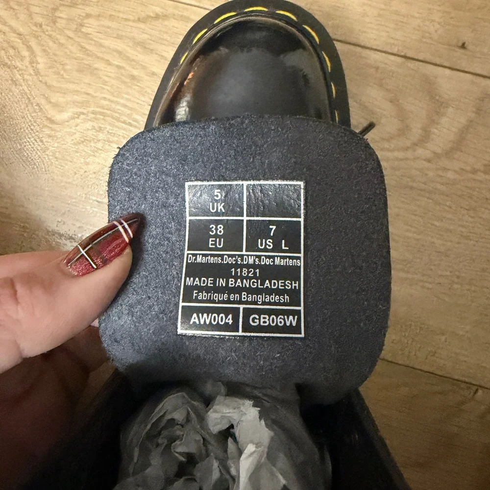Brand New, Never Worn Dr. Martens Black Patent Leather Lace Up Boots- US7/EU38 - Picture 4 of 5